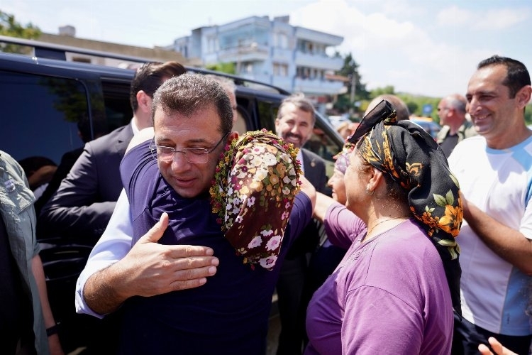 Başkan İmamoğlu, Bayramı depremin vurduğu Hatay'da karşıladı