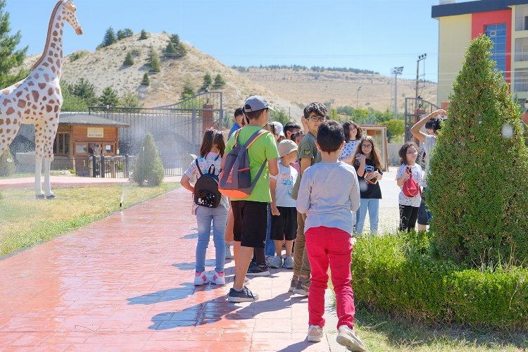 Malatya'da öğrencilerden hayvan bahçesine gezi
