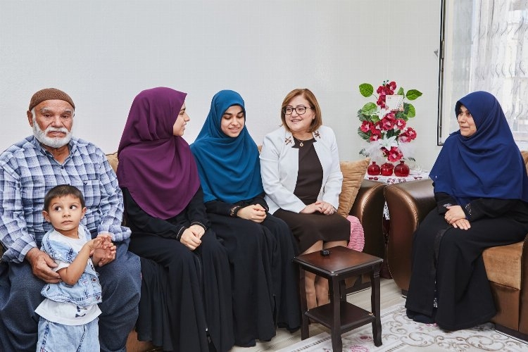 Başkan Şahin YKS'de dereceye giren Gaziantepli öğrencilerle buluştu