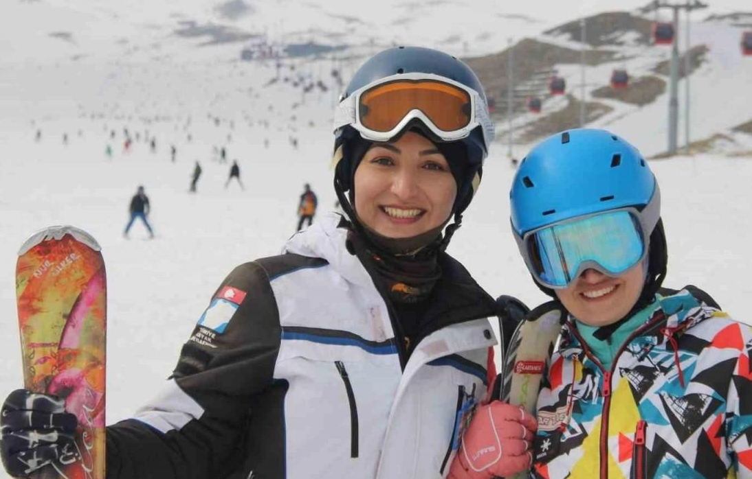 Erciyes Kayak Merkezi Hafta Sonu Turist Akınına Uğradı